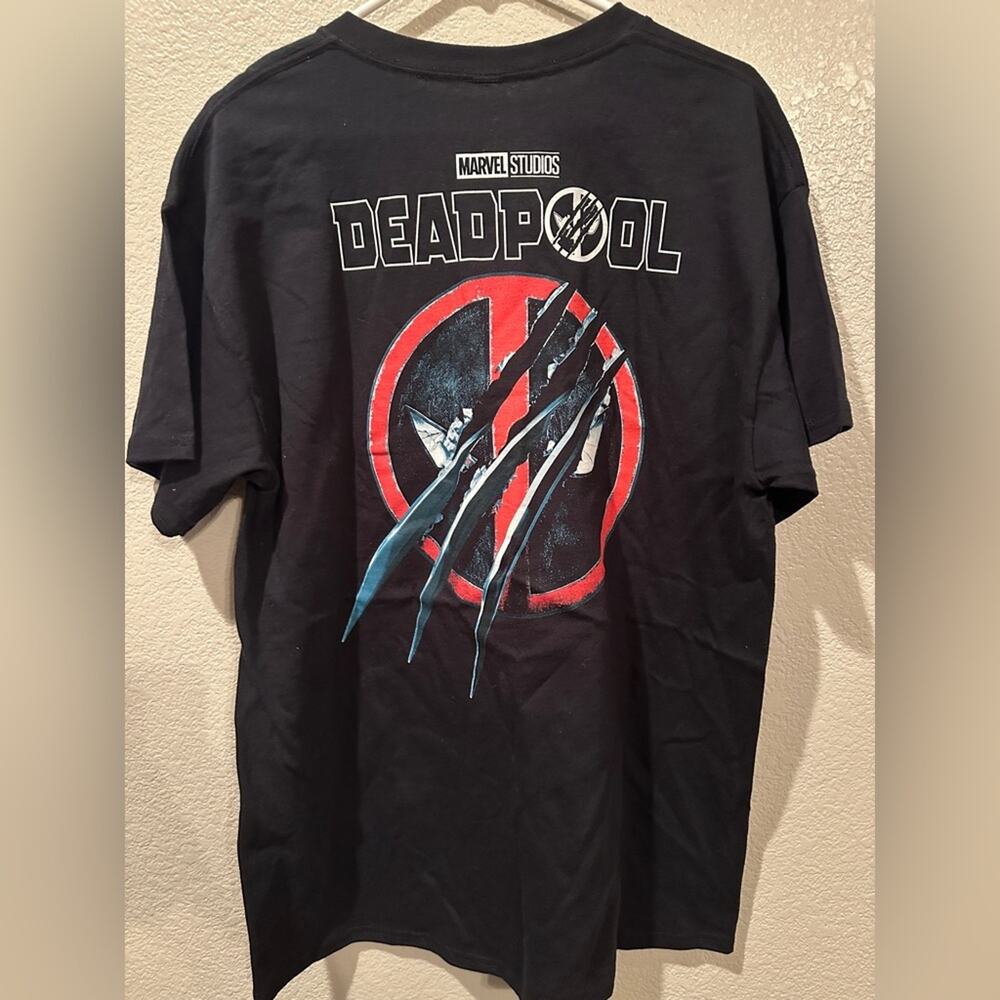 NWOT Marvel Disney Deadpool & Wolverine Movie Mashup front & back logo tee sz L - Picture 4 of 5